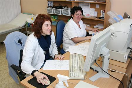 Vyhodnocení dlouhodobého monitoringu krevního tlaku provádí školená sestra a lékař